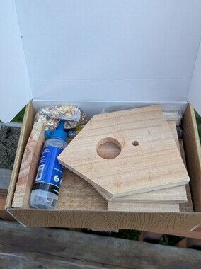 Brand New wooden Spark Jump birdhouse kit for beginners